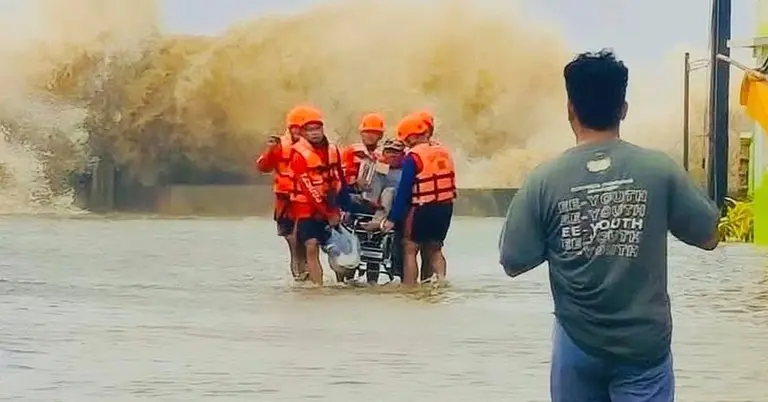 ঘূর্ণিঝড়ের কবলে ফিলিপিন্স